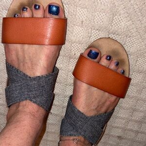 Ladies sandals women women's shoes petite flats feet w0rn loved used toes foot